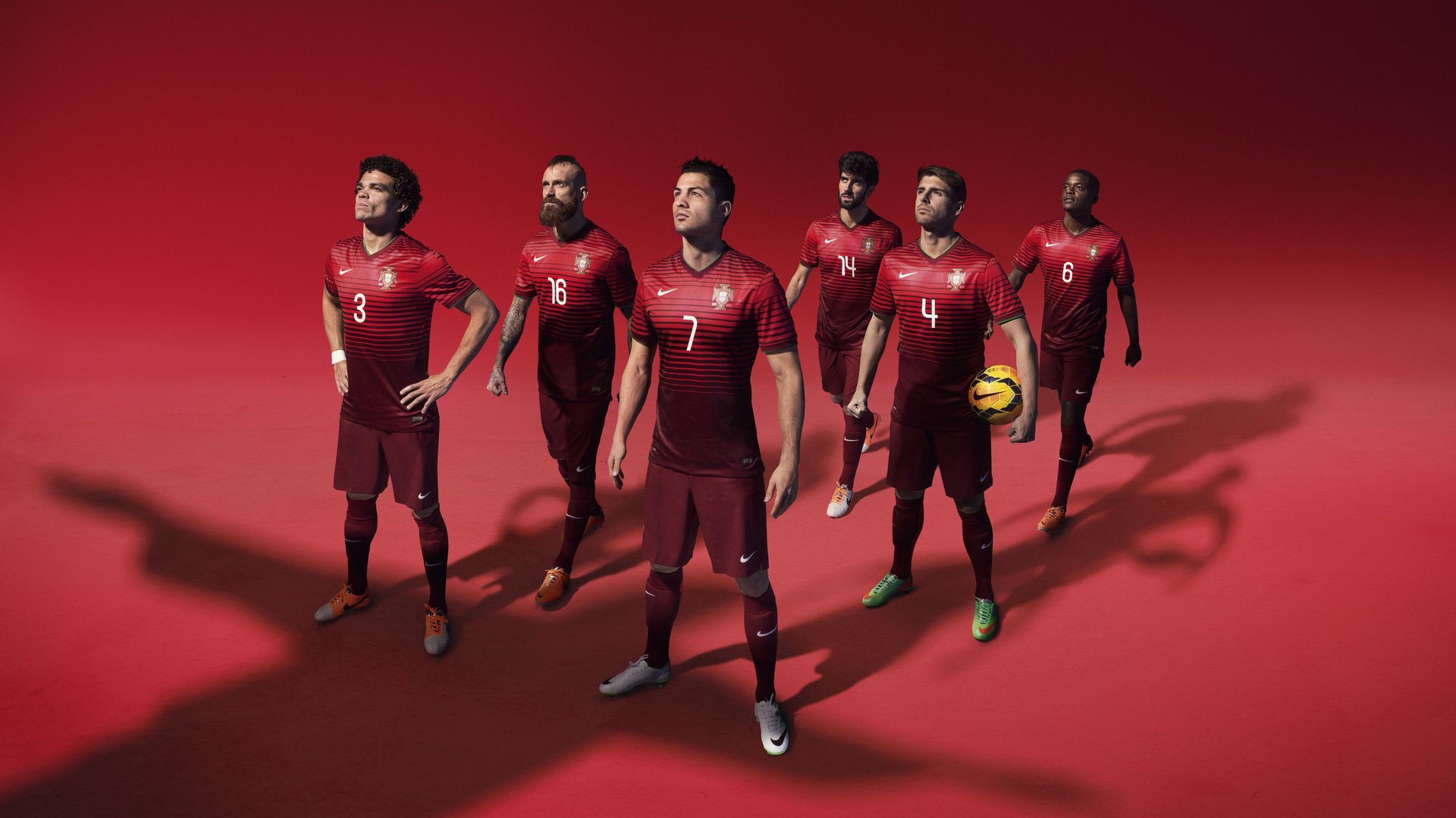 开云APP-从看台到街头，欧冠成为城市狂欢的焦点，欧冠经典比赛